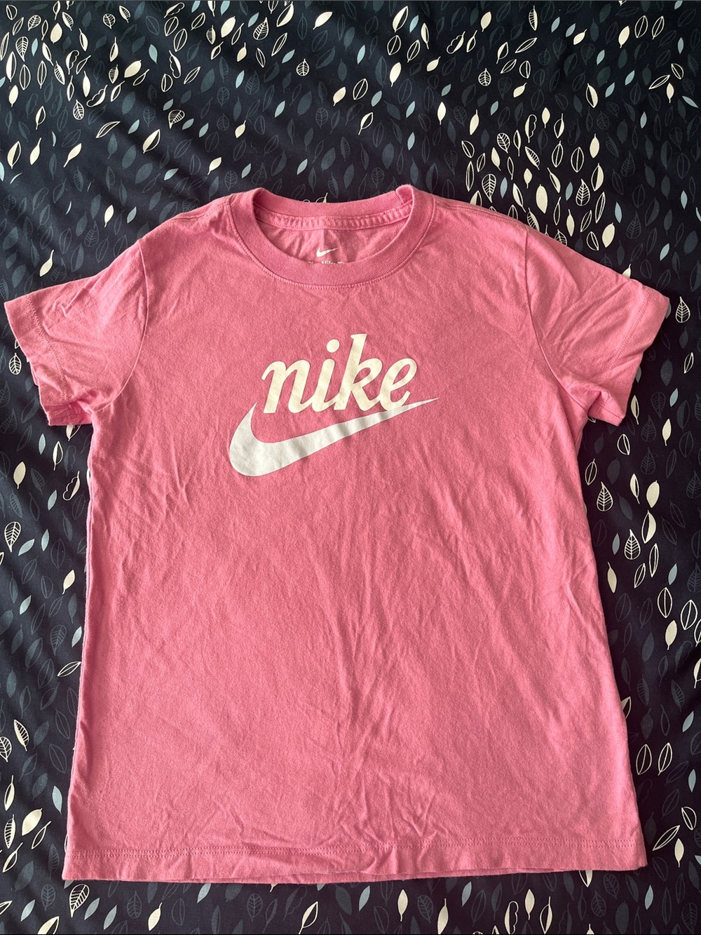 Kids - Nike Pink Short Sleeve Swoosh Logo Tee - Never Worn